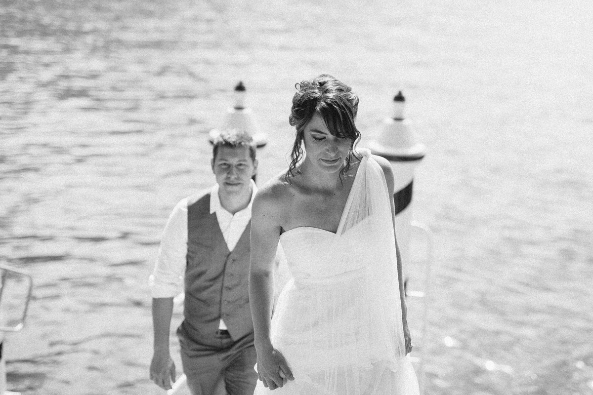 Elopement in Lake Como. Pre-wedding photographer in Italy
