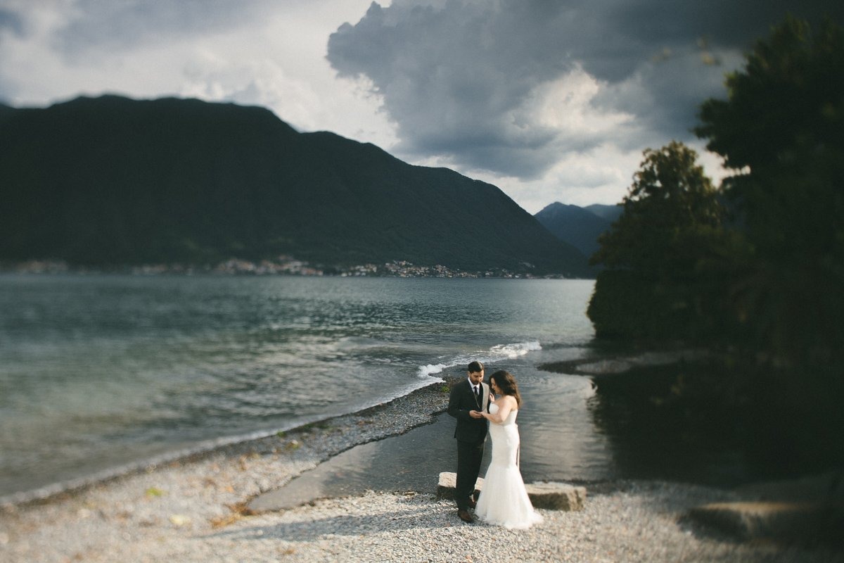 romantic elopement on lake como
