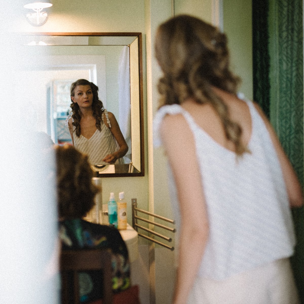 Private Villa in Umbria for destination wedding. Bride is getting ready - Roncaglione wedding photography