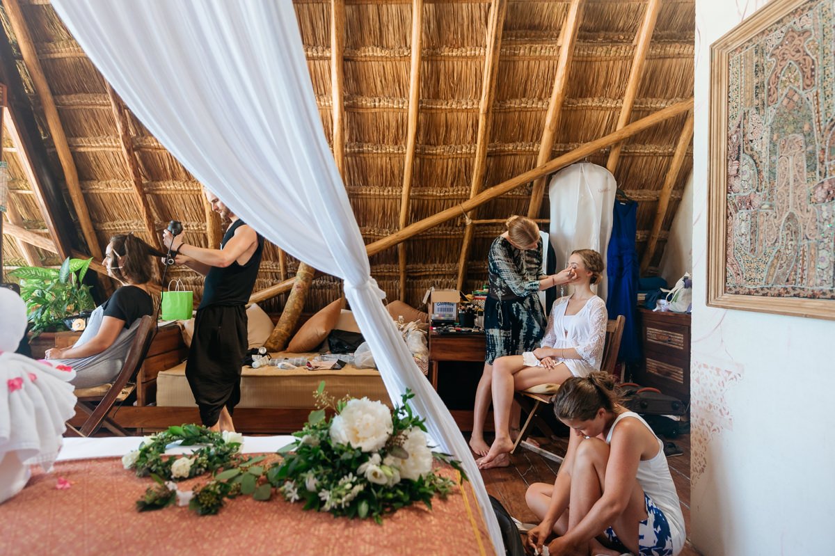 Wedding photographer Tulum, Beach wedding in Mexico. The bride gets ready in a fresh cabana overlooking the ocean