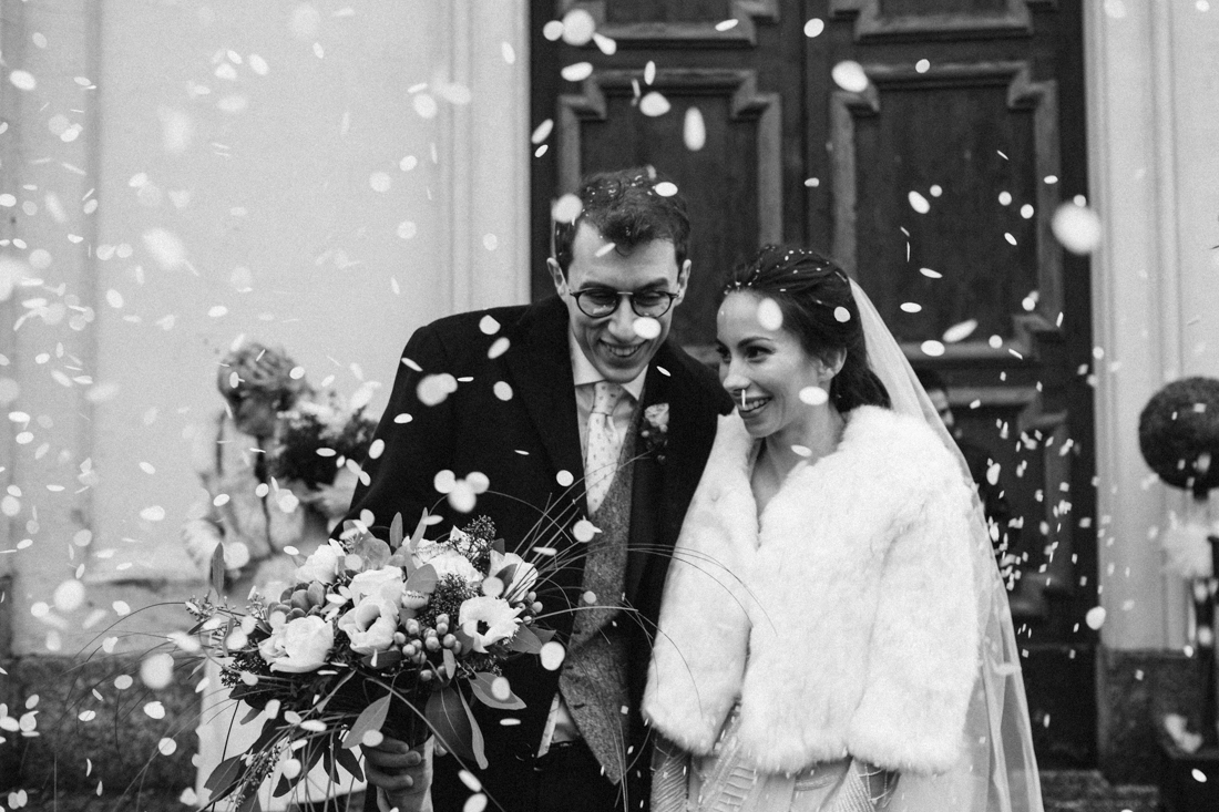 a romantic confetti wedding photo in Italy 