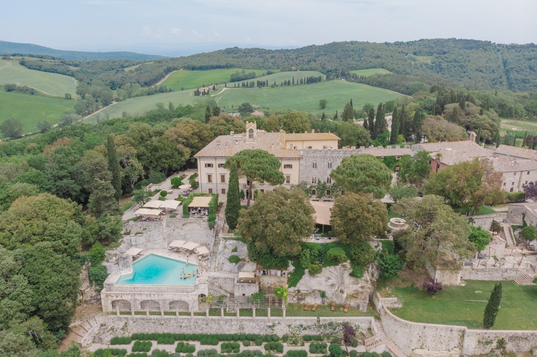 Tuscany destination wedding photographer. Private Villa in Borgo Pignano