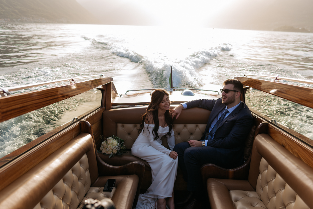 lake como intimate wedding on the boat 