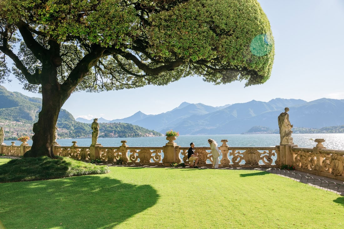 Surprise proposal under the giant holm oak Villa del Balbianello